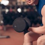 Fazer exercícios em jejum queima músculos e preserva gorduras