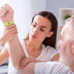 Quais são os benefícios da cinesioterapia laboral para o colaborador?